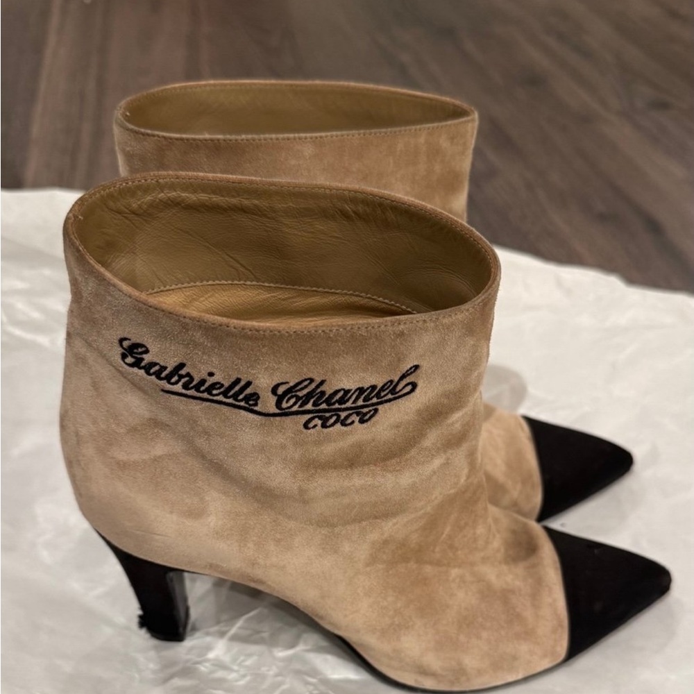 CHANEL Suede Beige and Black Ankle Booties - Picture 2 of 8